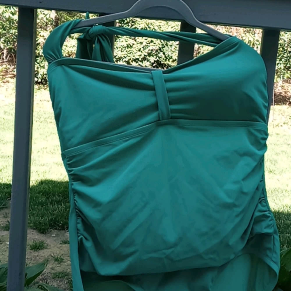 Size 18 JANTZEN green swimsuit 🌞